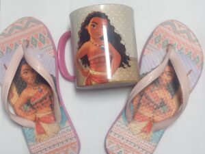 Chinelo Moana + Caneca Personalizada